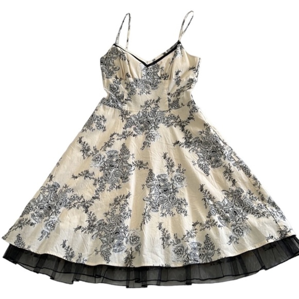 Vintage Dress. City Triangles. Size 7. - Picture 1 of 7